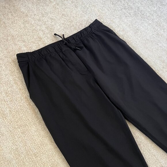 Lululemon Black Pull On Crop Pants With Pockets - Picture 2 of 9
